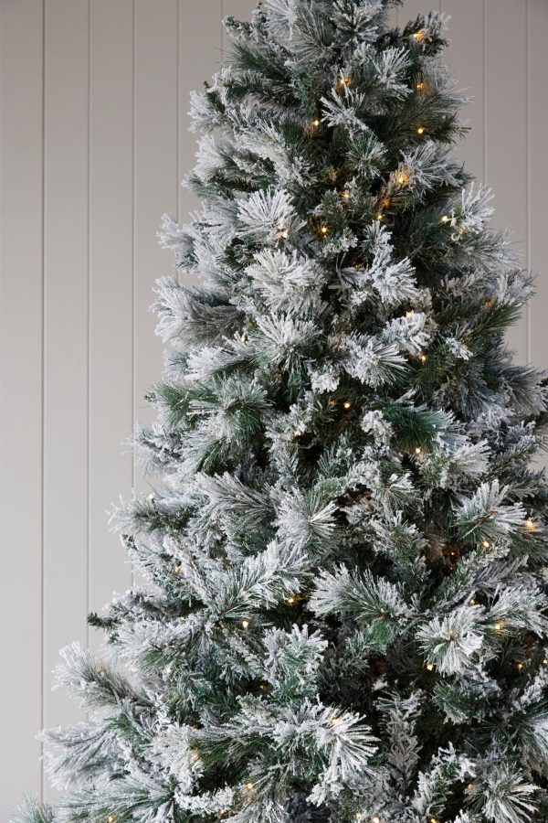 7.5 FT DOUGLAS FIR SNOW TREE - 420 LED